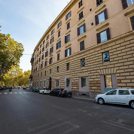 Gasthuis Lungotevere Ripa 4*